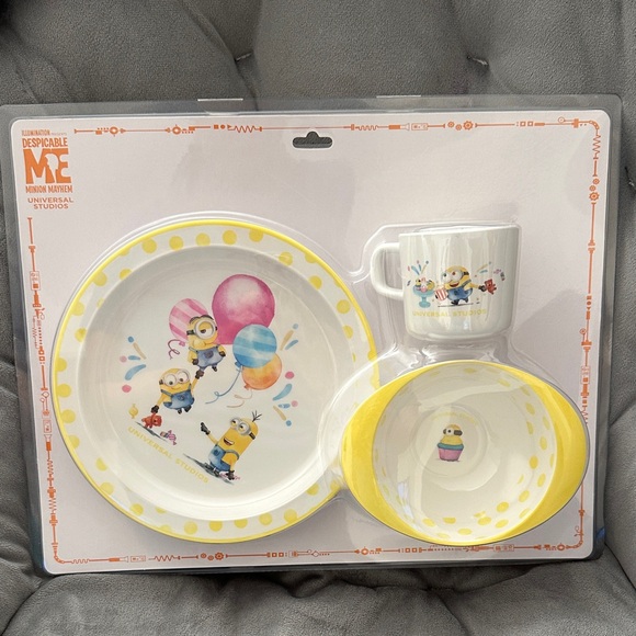 Despicable Me Minions Kids Dinnerware Set - Yellow and White - Picture 1 of 1